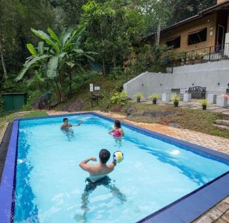 Eratnagoda House | Discover Kuru Ganga Villa: Family-Friendly with Pool & Hot Tub
