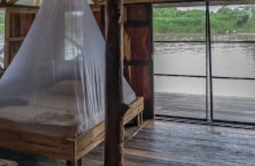 Leticia House | Relaxing Kurupira Cabin Floating with Spa & Family Amenities