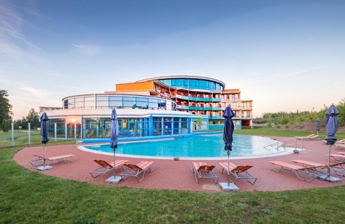 Muritz Hotel | Relax at Kurzentrum Waren (Müritz) with Oceanfront Views
