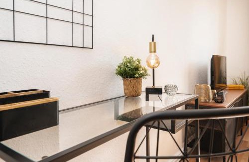 Stadtbezirke VII Apartment | Discover Kurzzeitglück: 4-Star Hotel with Self Check-In