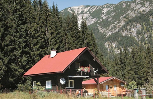 Pertisau Cabin | Pet-Friendly Kuschel-chalet with Ocean Views & Pool
