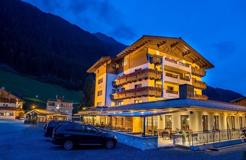 Kappl House | Cozy Kuschelzimmer Paznaun at Hotel Lenz Awaits You