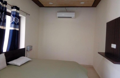 Bara Banki Hotel | Budget-Friendly Kushmanda Greens with Breakfast & Family Fun
