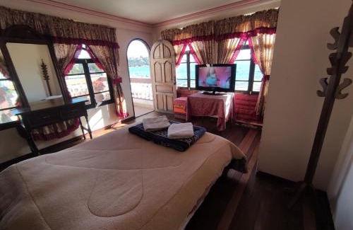 Copacabana House | Budget-Friendly Kusi with Oceanfront Views for Families