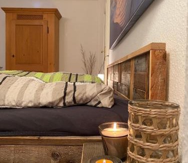 Neumuhlen-Dietrichsdorf Apartment | Oceanfront Kutscherwohnung: Family-Friendly Retreat