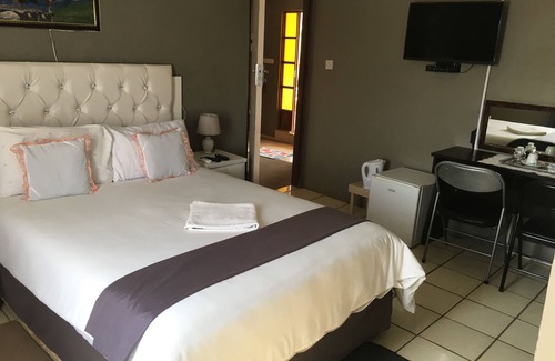 Letlhakeng House | Cozy Getaway at Kutse Guesthouse with Family-Friendly Perks