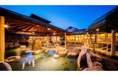 Toon Hotel | Relax at Kutsurogi no Yado Juraku - Your Ideal Getaway
