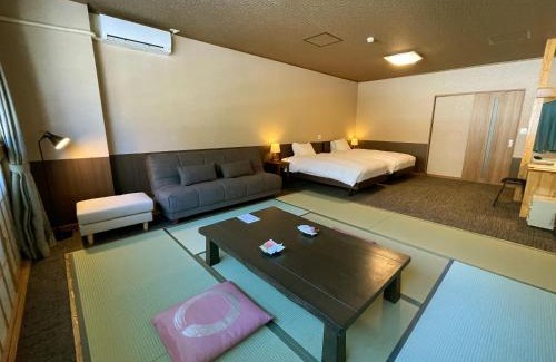 Aizuwakamatsu Hotel | Relaxing Retreat at Kutsurogijyuku Shintaki with Hot Tub