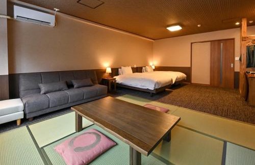 Aizuwakamatsu Hotel | Relaxing Retreat at Kutsurogijyuku Shintaki with Hot Tub