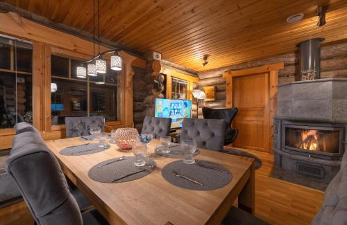 Saariselka Ski Chalet | Explore Kuukkeli Log Houses Villa Aurora with Ocean Views