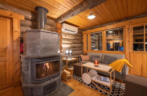 Saariselka Ski Chalet | Explore Kuukkeli Log Houses Villa Aurora with Ocean Views