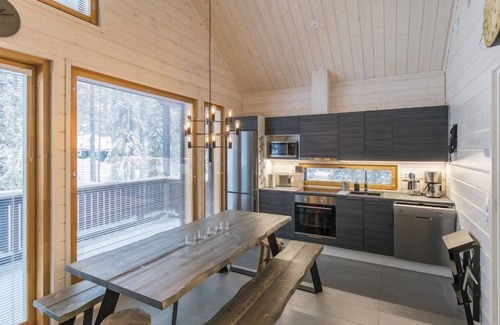 Akaslompolo House | Experience Kuuraparta: Ski Passes & Relaxing Lake Views