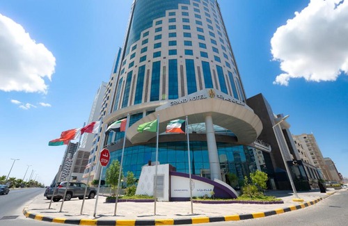 Salmiya Hotel | Discover Kuwait Grand Hotel: Oceanfront Retreat with Spa