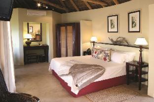 Blue Crane Route Cabin | Discover Kuzuko Lodge: Oceanfront Retreat with Spa & Pool