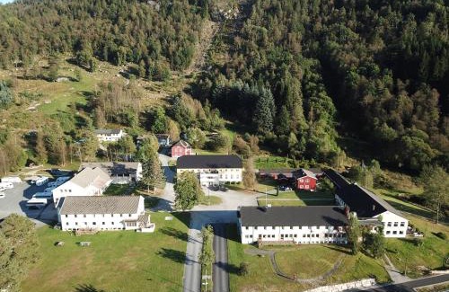 Kvas Resort | Discover Kvåstunet: Family-Friendly Stay with Pool Access