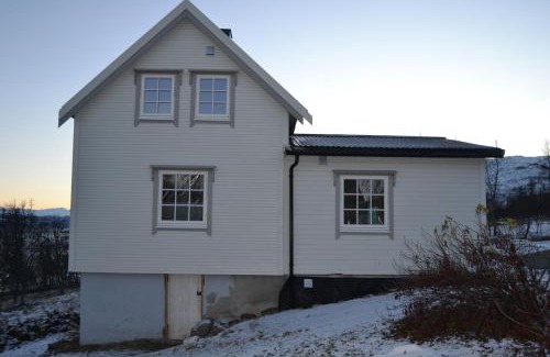 Tromso House | Experience Comfort at Kvaløya Lodge - 4-Star Gem