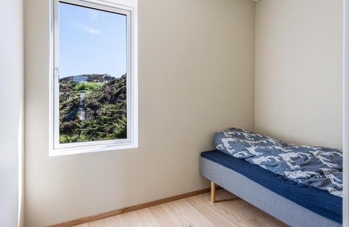 Karmoy Ski Chalet | Discover Kvaløysundet: Family & Pet-Friendly Getaway