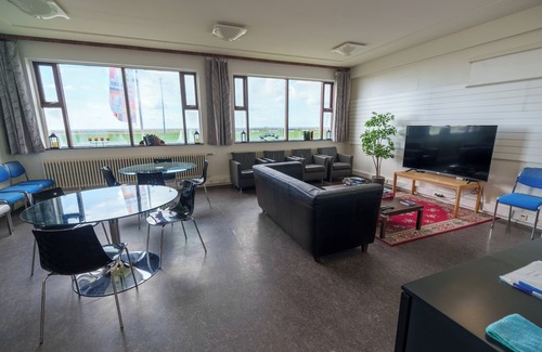 Skogar House | Cozy Kverna Guesthouse: Family-Friendly with Breakfast Included