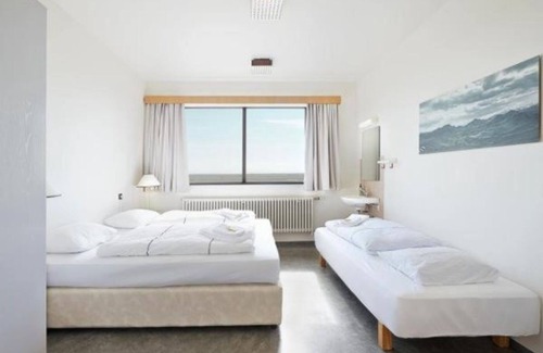 Skogar House | Cozy Kverna Guesthouse: Family-Friendly with Breakfast Included