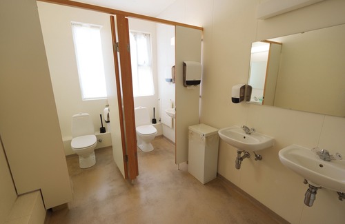 Skogar House | Cozy Kverna Guesthouse: Family-Friendly with Breakfast Included