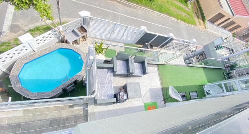 Cape Town Apartment | Discover Kwaaami: Oceanfront Oasis with Pool & Pet-Friendly