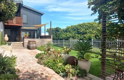 Sandbaai House | Book Kwikstertjie: 9.6/10 Rated with Oceanfront Views