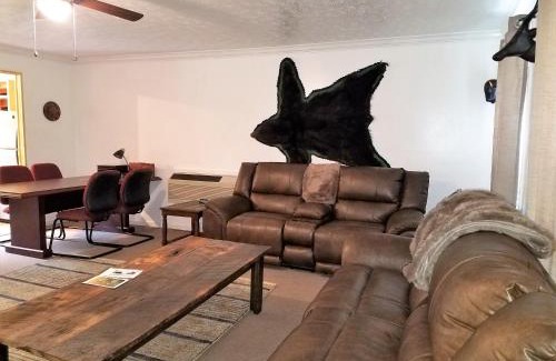 Benton House | Family-Friendly KY Lake Area Cabin with High Guest Ratings