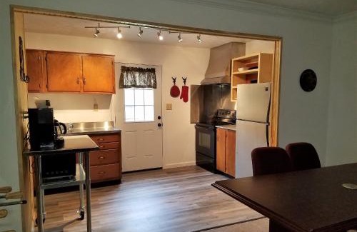Benton House | Family-Friendly KY Lake Area Cabin with High Guest Ratings