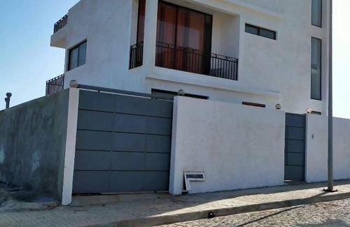 Praia House | Relaxing Kyaala Suítes with Pool and Ocean Views
