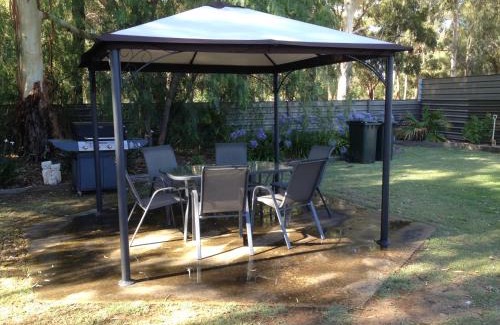 Kyabram Hotel | Kyabram Country Motel: Family-Friendly Stay with Breakfast