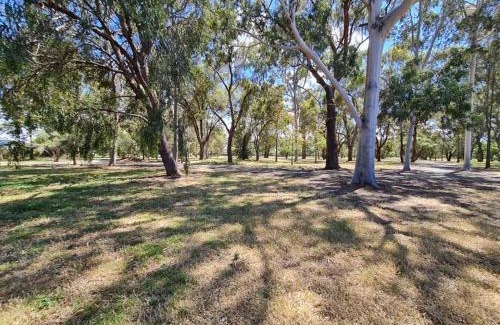 Kyabram Hotel | Kyabram Country Motel: Family-Friendly Stay with Breakfast