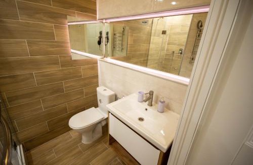 Khreshchatyy Yar Hotel | Modern Apartments in Kyiv Center - Pet Friendly & Breakfast