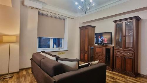 Lypky Apartment | Top-Rated Kyiv Khreschatyk 2Rooms VIP Apartment Awaits