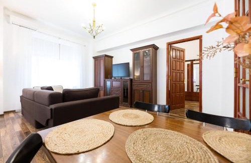 Lypky Apartment | Top-Rated Kyiv Khreschatyk 2Rooms VIP Apartment Awaits