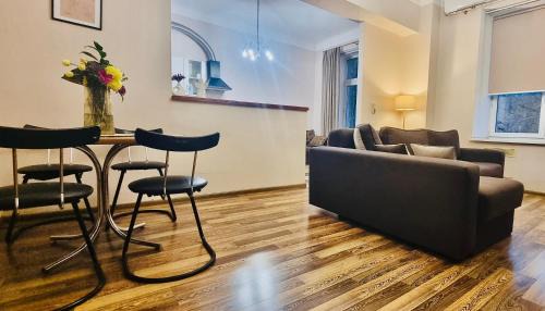 Lypky Apartment | Top-Rated Kyiv Khreschatyk 2Rooms VIP Apartment Awaits