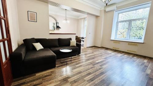Lypky Apartment | Top-Rated Kyiv Khreschatyk 2Rooms VIP Apartment Awaits
