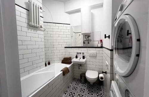 Verkhnie Misto Apartment | Ideal Old Town Apartment Steps from Golden Gate Bridge