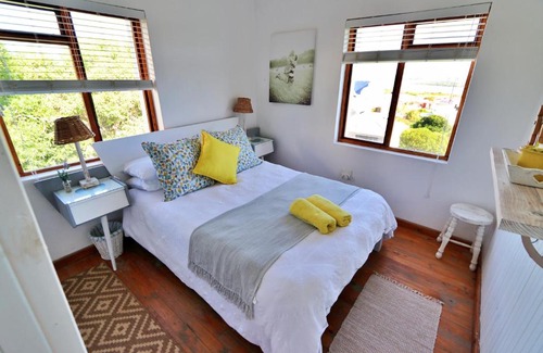 Still Bay House | Relax at Kykmar Beach House: Family-Friendly Retreat