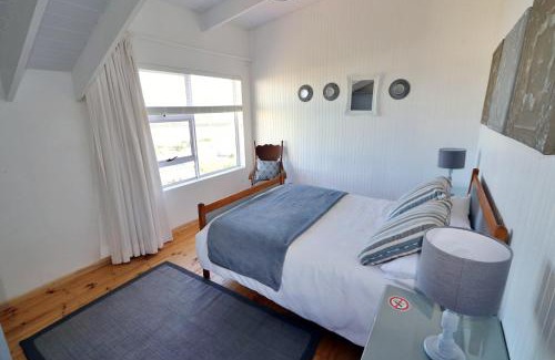 Still Bay Apartment | Stylish Kykmar Penthouse with Kitchen & Breakfast Included