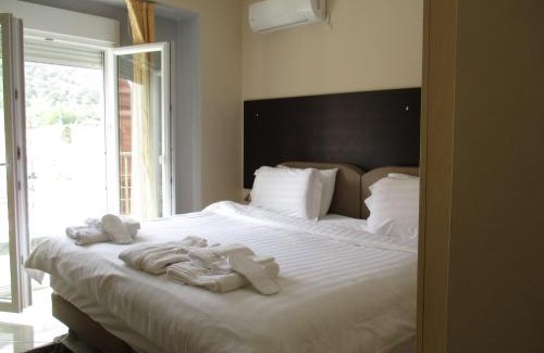 Kastoria House | Exceptional Kyknos De Luxe Suites with Child-Friendly Amenities