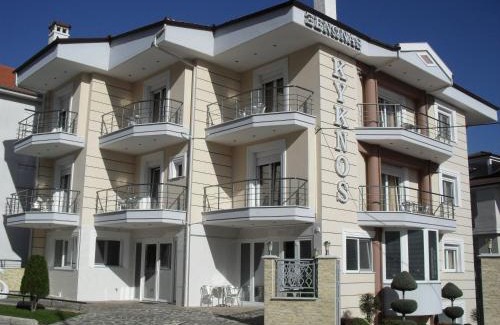 Kastoria House | Exceptional Kyknos De Luxe Suites with Child-Friendly Amenities