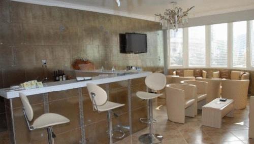 Kastoria House | Exceptional Kyknos De Luxe Suites with Child-Friendly Amenities