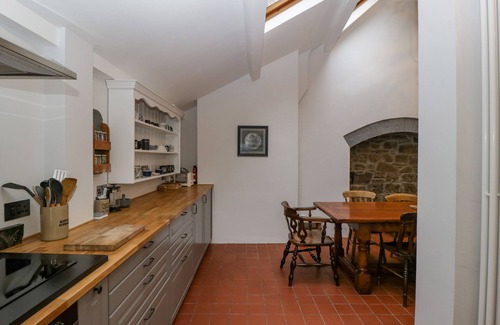 Glastonbury House | Discover Kylemore: Pet-Friendly Cottage in Glastonbury