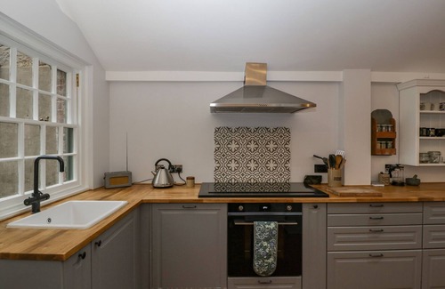 Glastonbury House | Discover Kylemore: Pet-Friendly Cottage in Glastonbury