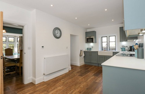 Stamford Cottage | Pet-Friendly Kylemore Railway Cottage with Cozy Open Fire