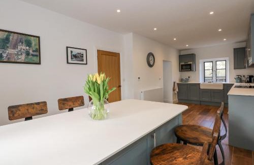 Stamford House | Pet-Friendly Retreat at Kylemore Railway Cottage