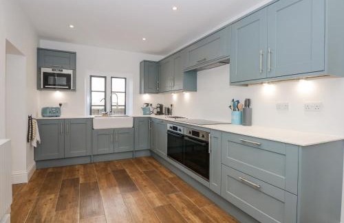 Stamford House | Pet-Friendly Retreat at Kylemore Railway Cottage