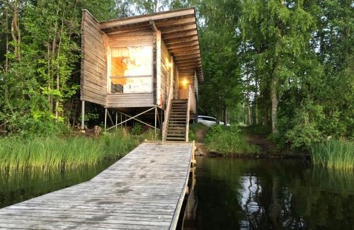 Savonlinna Ski Chalet | Kyly: Oceanfront Retreat with Pet-Friendly Amenities