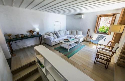 Monemvasia House | Discover Kyma Mansion in Monemvasia: 9.6 Rated Family Escape