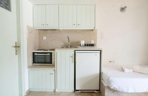 Serifos Hotel | Beachfront Kyma Studios with Ocean View & Breakfast Included